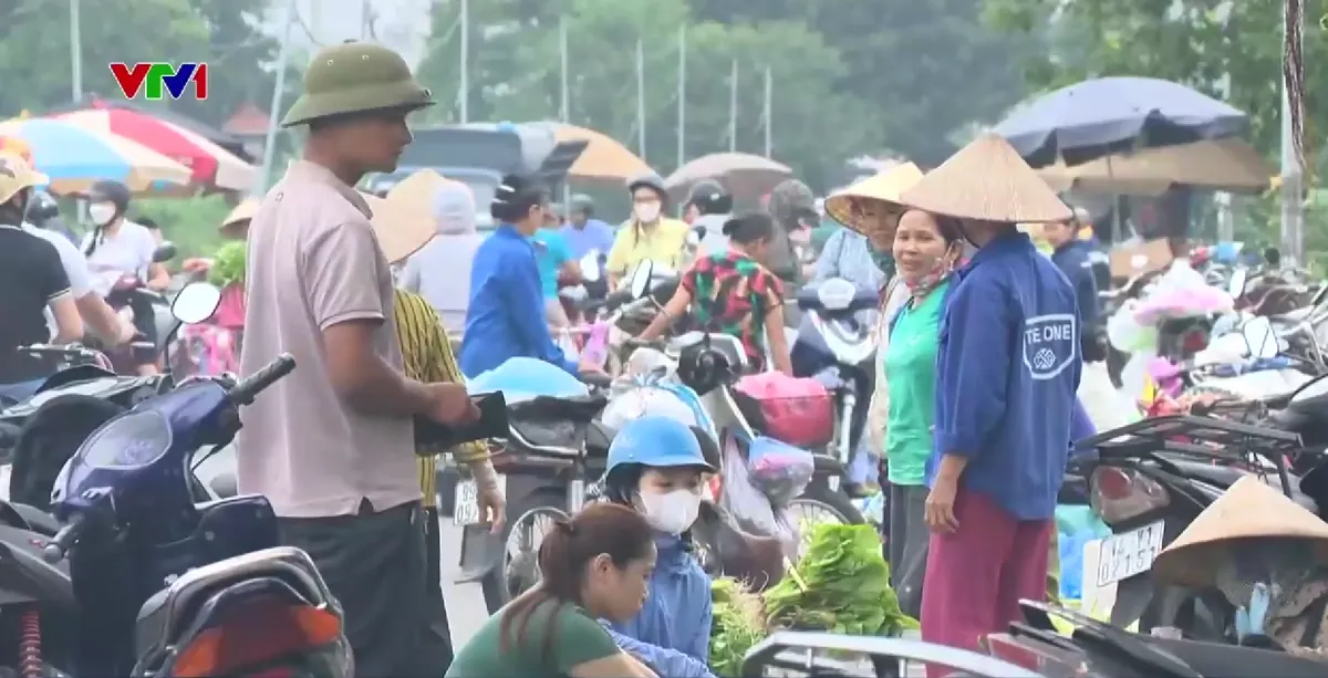 Hà Nội xử lý dứt điểm chợ tự phát và giết mổ nhỏ lẻ trong năm 2025 - Ảnh 2.
