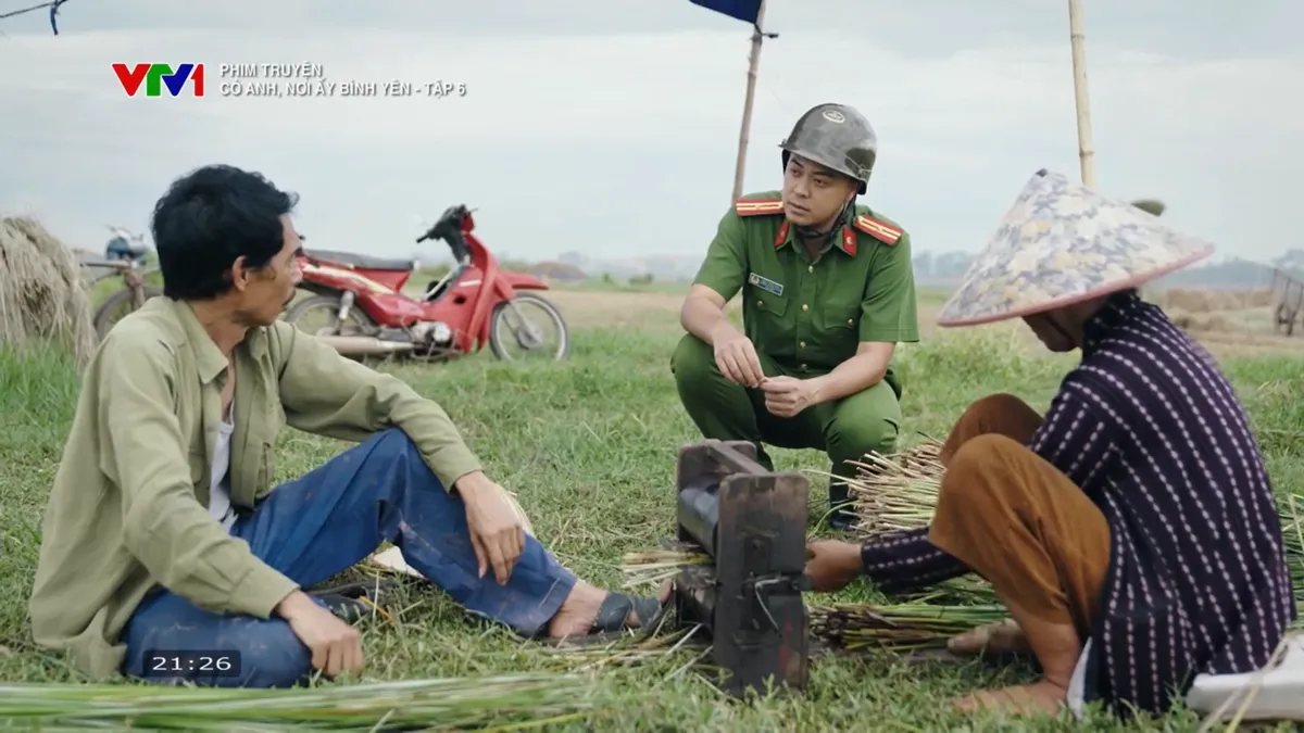Có anh, nơi ấy bình yên - Tập 6: Huy phát hiện đối tượng tình nghi gửi đơn nặc danh - Ảnh 10.