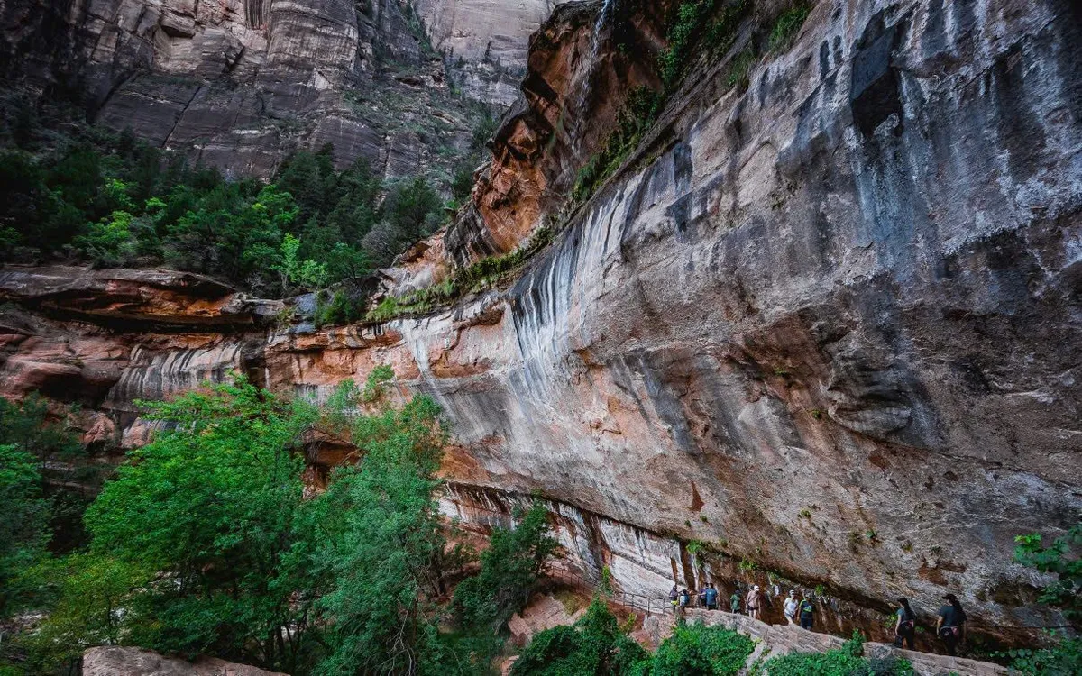 Zion Mountain - một thắng cảnh nước Mỹ, là biểu tượng sống động của thiên nhiên, nơi vách đá, dòng sông và gió trời cùng hòa nhịp.