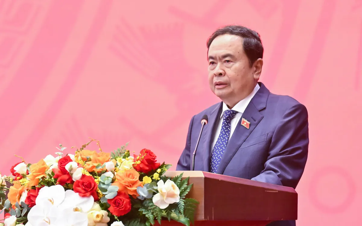 Chủ tịch Quốc hội Trần Thanh Mẫn, Trưởng Ban Chỉ đạo Diễn đàn chủ trì và phát biểu khai mạc Diễn đàn đầu tiên về hoạt động giám sát của Quốc hội.