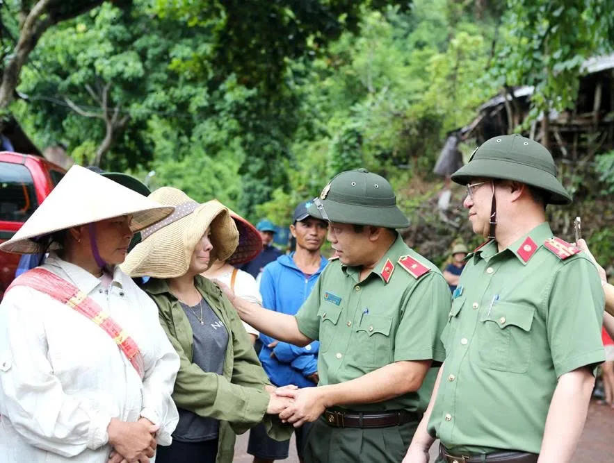 Bộ Công an sẽ xây mới, sửa chữa 1.000 căn nhà ở Nghệ An bị thiệt hại do lũ - Ảnh 3.