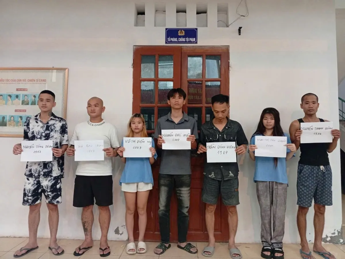 Bắt quả tang nhóm nam, nữ tổ chức sử dụng ma túy trong nhà nghỉ ở Hải Phòng - Ảnh 1.