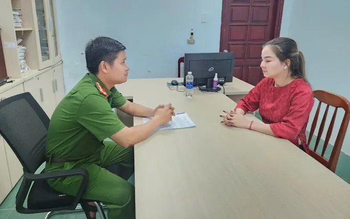Công an làm việc với bị can Kha Công an làm việc với bị can Kha