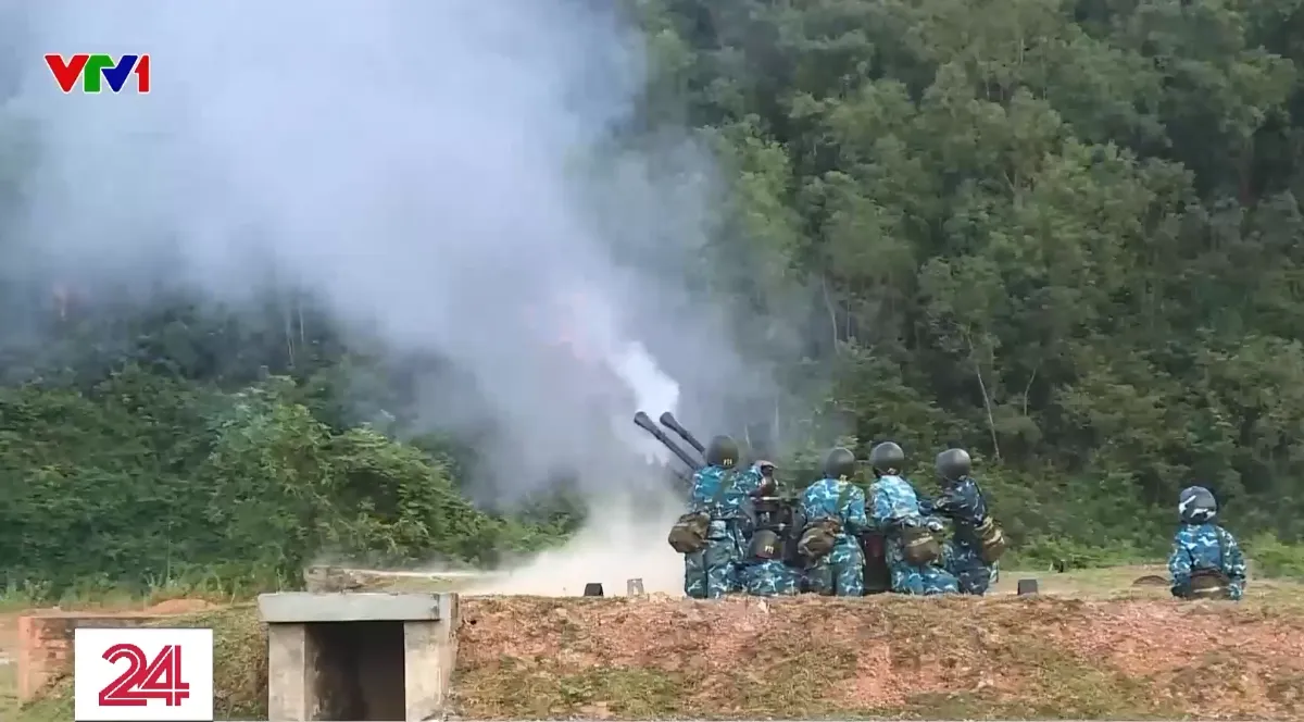 Quân chủng Phòng không - Không quân giữ vững thế trận bảo vệ bầu trời Tổ quốc - Ảnh 1.