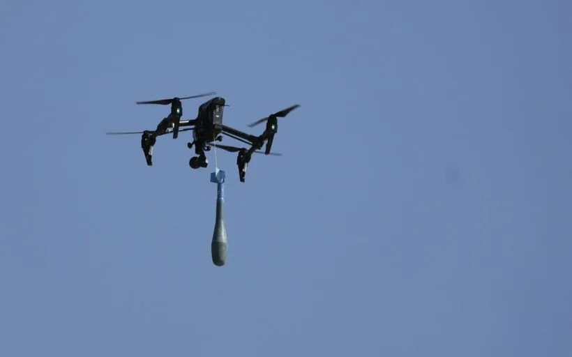 Tổng thống Mỹ Donald Trump hồi tháng 6/2025 đã ký sắc lệnh tăng cường phòng thủ UAV (Ảnh minh họa: AP)