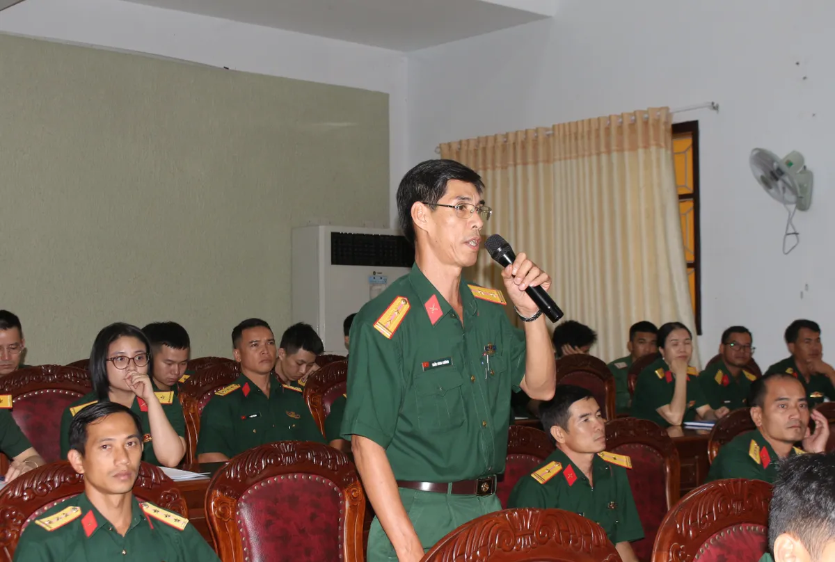 Đắk Lắk: Đối thoại dân chủ cởi mở giữa cán bộ, chiến sĩ với lãnh đạo Bộ CHQS tỉnh - Ảnh 2.