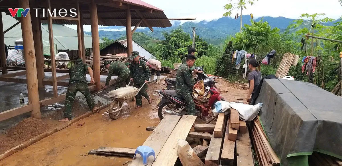 Điện Biên: Bộ đội hành quân dã ngoại giúp Nhân dân biên giới xóa nhà dột nát - Ảnh 7.