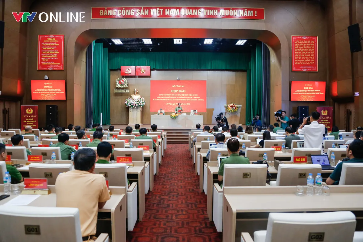 Bộ Công an ra mắt giao diện mới Cổng TTĐT, công bố Nhạc hội Cảnh sát thế giới 2025 - Ảnh 1.