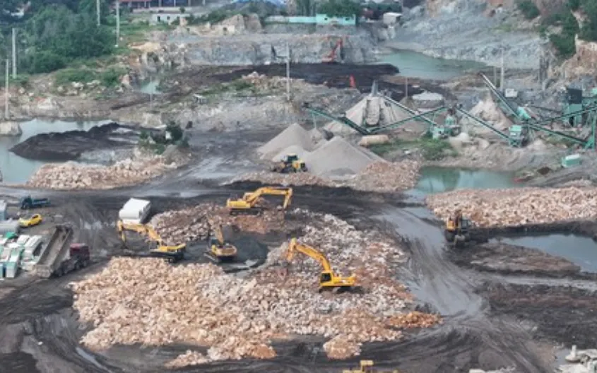 Khu vực khai thác đá trái phép. Ảnh: CA. Khu vực khai thác đá trái phép. Ảnh: CA.