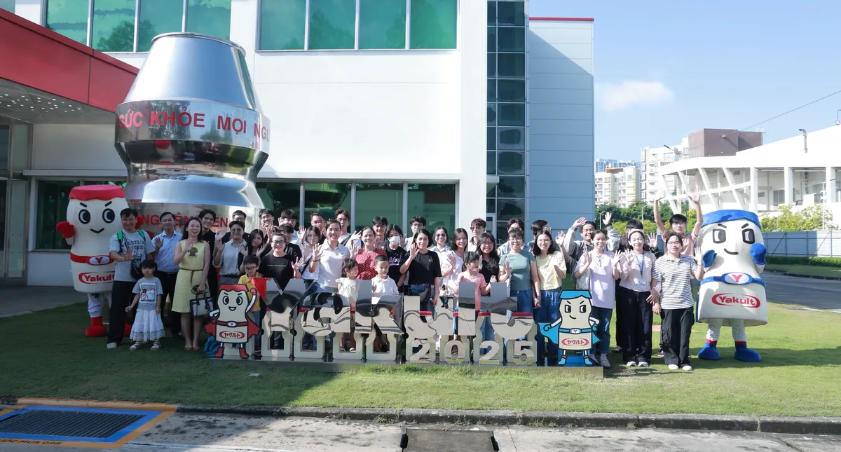 Yakult mở cửa nhà máy suốt 17 năm: Khi niềm tin bắt đầu từ sự minh bạch- Ảnh 1. Yakult mở cửa nhà máy suốt 17 năm: Khi niềm tin bắt đầu từ sự minh bạch- Ảnh 1.