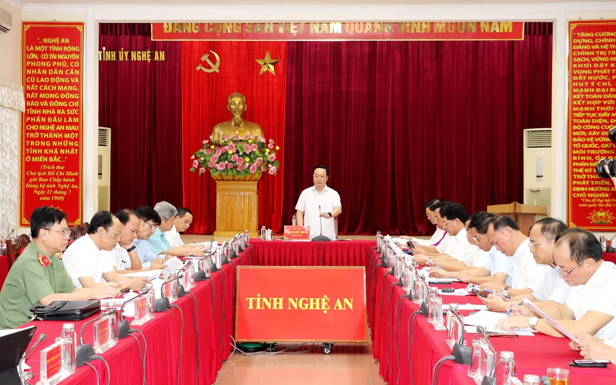 Quang cảnh phiên họp thường kỳ Ban Thường vụ Tỉnh ủy Nghệ An tổ chức. Ảnh Phan Quỳnh.