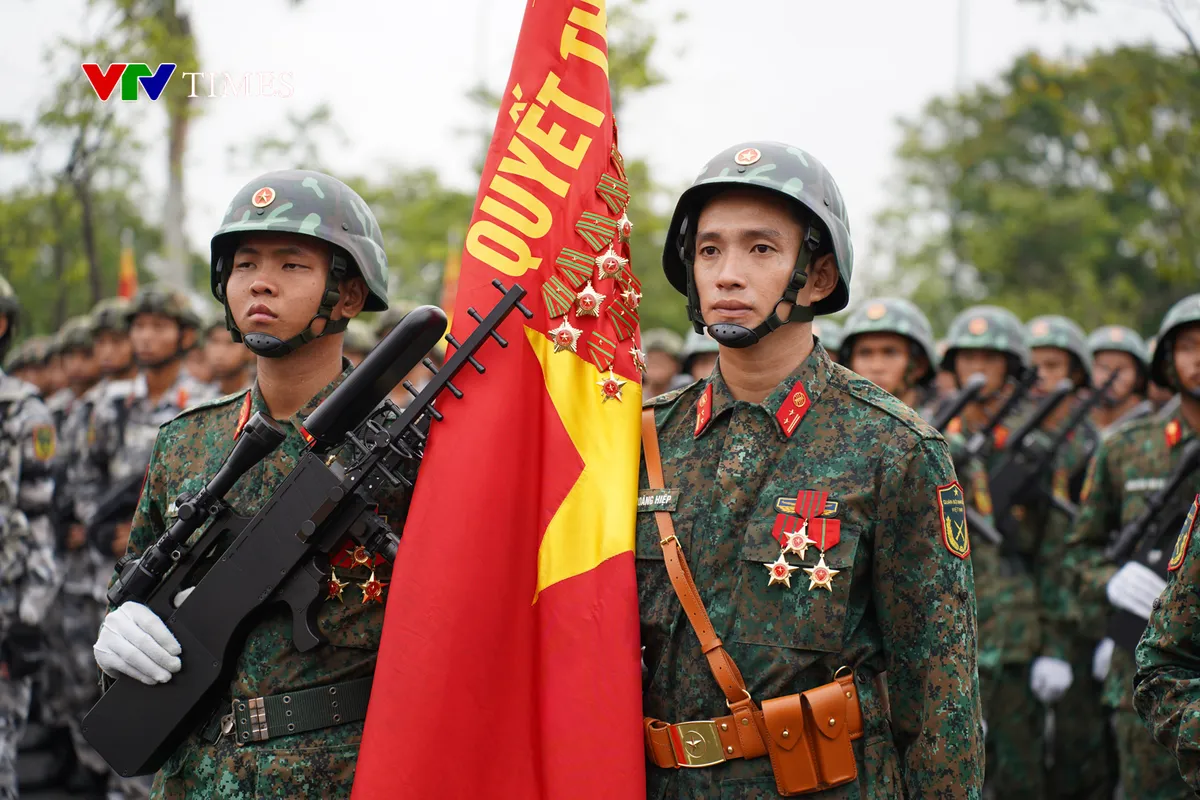 Thượng tướng Trương Thiên Tô tặng quà, động viên cán bộ chiến sĩ quân đội tham gia diễu binh - Ảnh 14.