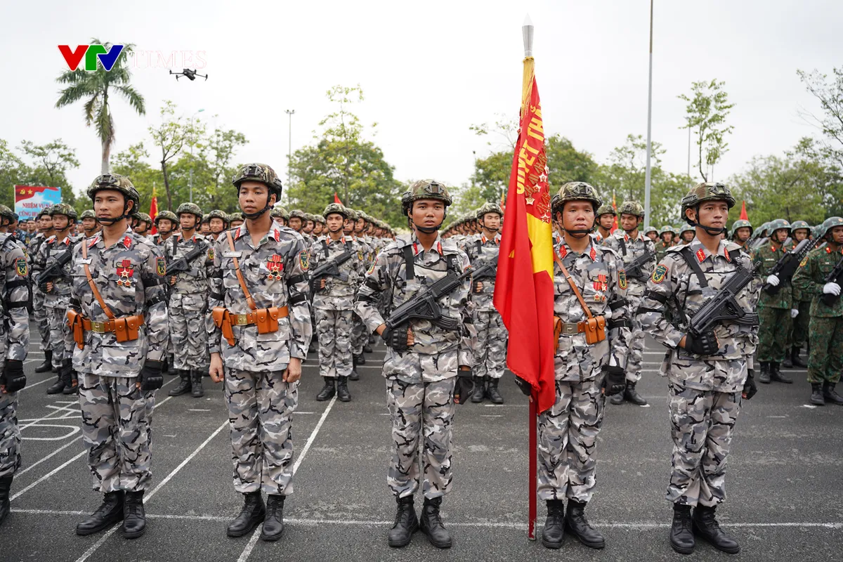 Thượng tướng Trương Thiên Tô tặng quà, động viên cán bộ chiến sĩ quân đội tham gia diễu binh - Ảnh 5.