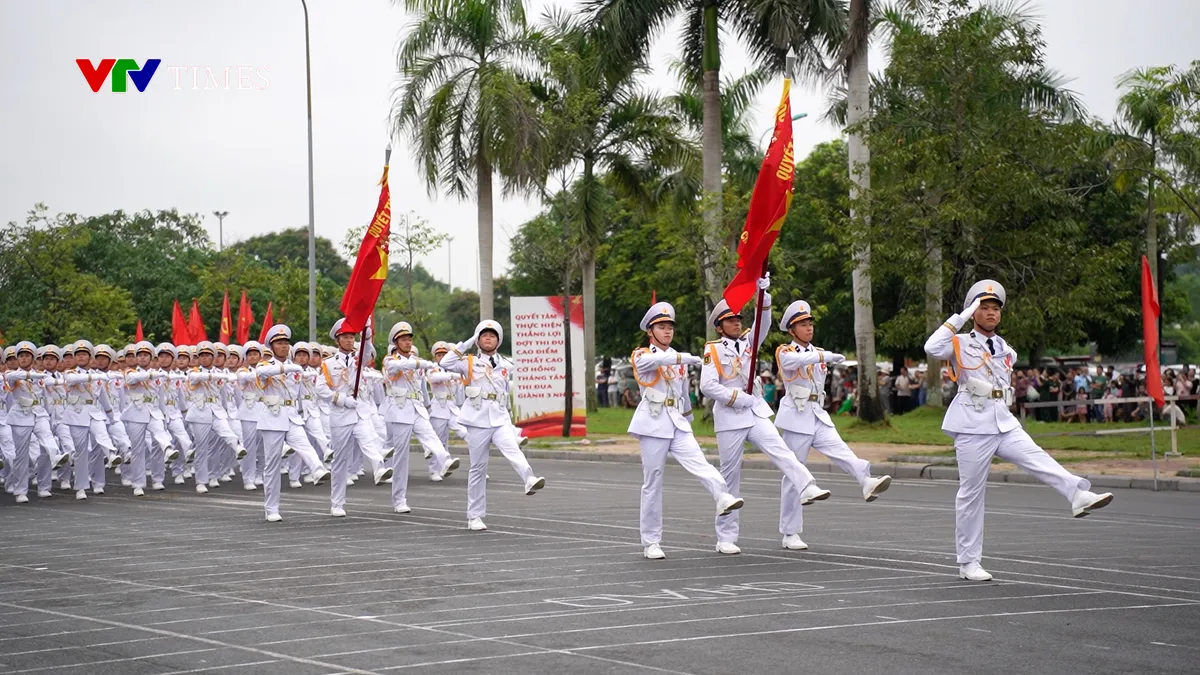 Thượng tướng Trương Thiên Tô tặng quà, động viên cán bộ chiến sĩ quân đội tham gia diễu binh - Ảnh 6.