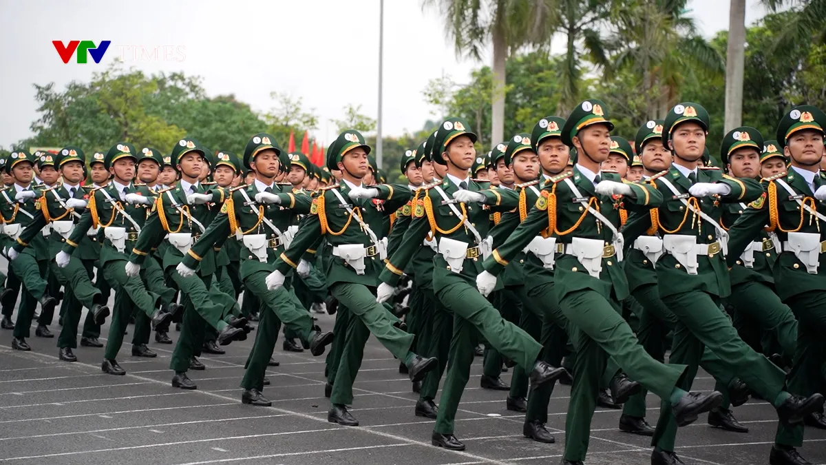 Thượng tướng Trương Thiên Tô tặng quà, động viên cán bộ chiến sĩ quân đội tham gia diễu binh - Ảnh 8.