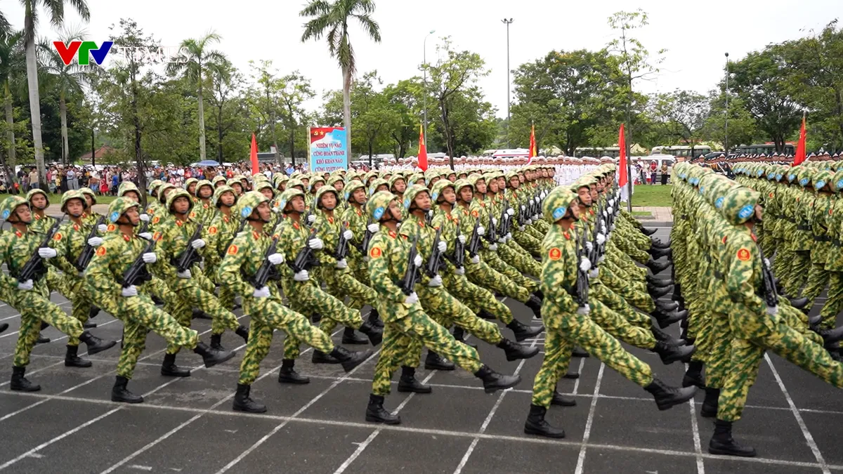 Thượng tướng Trương Thiên Tô tặng quà, động viên cán bộ chiến sĩ quân đội tham gia diễu binh - Ảnh 7.