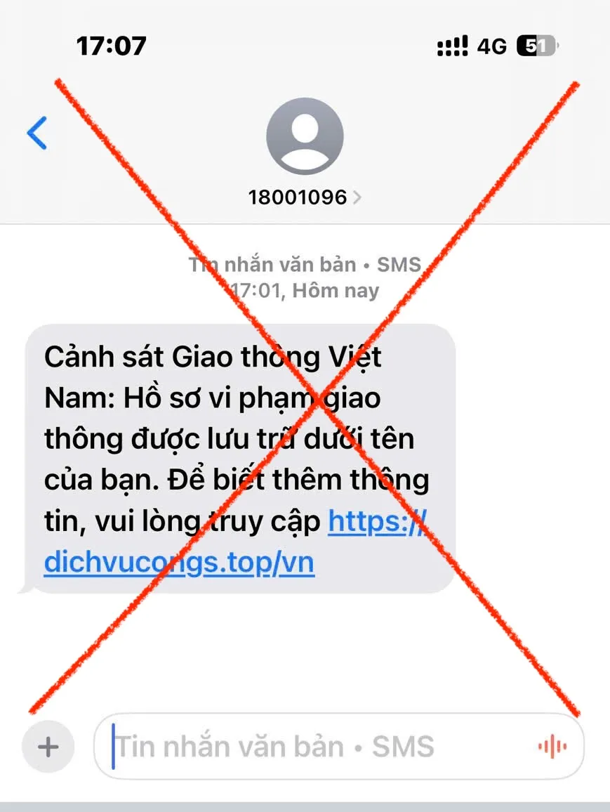 Cảnh báo chiêu lừa nộp phạt giao thông qua cổng dịch vụ công "giả"- Ảnh 1. Cảnh báo chiêu lừa nộp phạt giao thông qua cổng dịch vụ công "giả"- Ảnh 1.