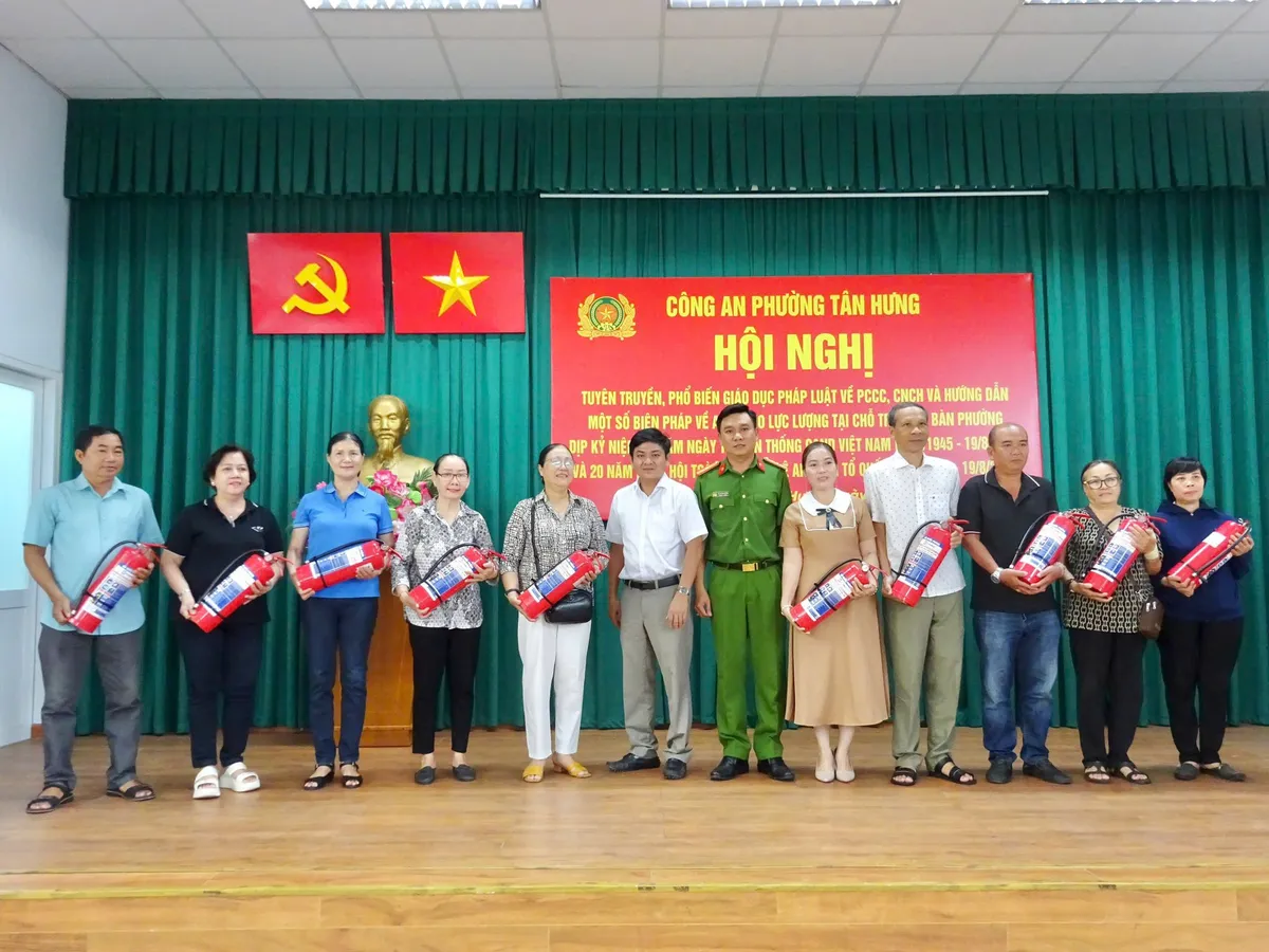 Công an đến tận trường học, khu phố tuyên truyền phòng chống ma túy, PCCC- Ảnh 3.
