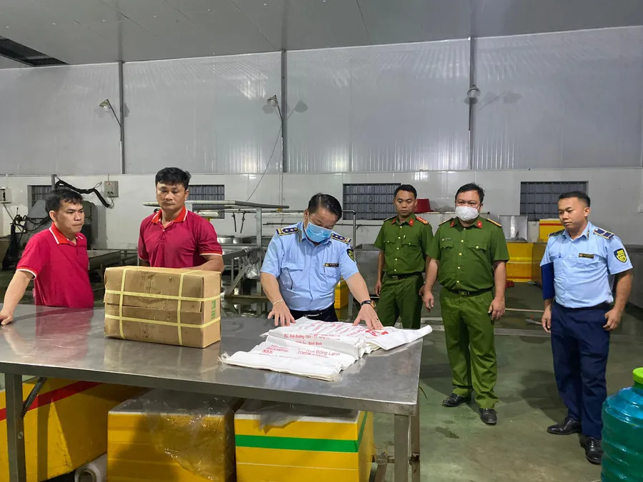 Gia Lai: Ph&aacute;t hiện h&agrave;ng ngh&igrave;n con heo đ&ocirc;ng lạnh chưa r&otilde; nguồn gốc tại cơ sở giết mổ- Ảnh 1.