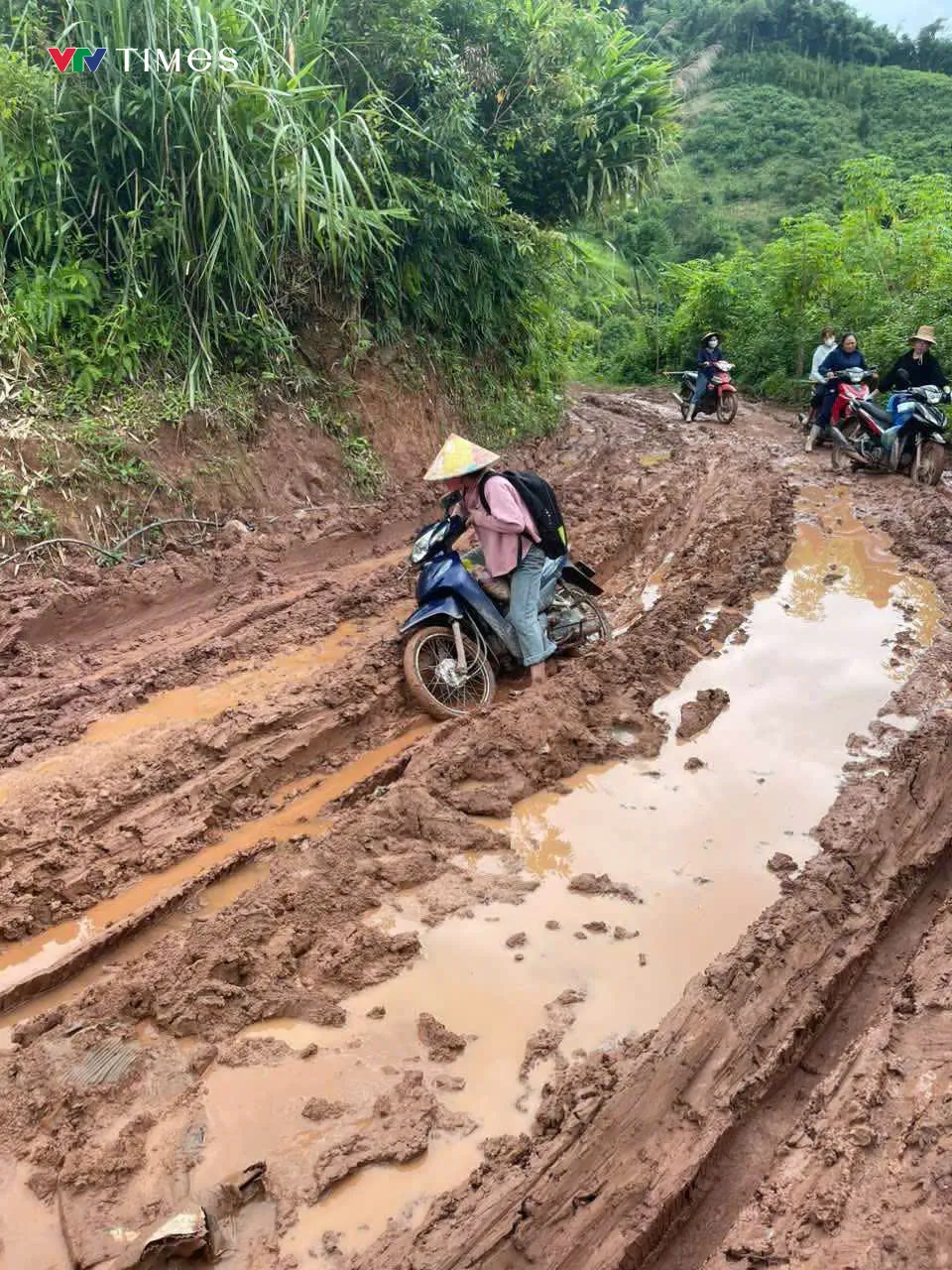 Mùa "ngã xe" của các cô giáo vùng cao Điện Biên - Ảnh 3.