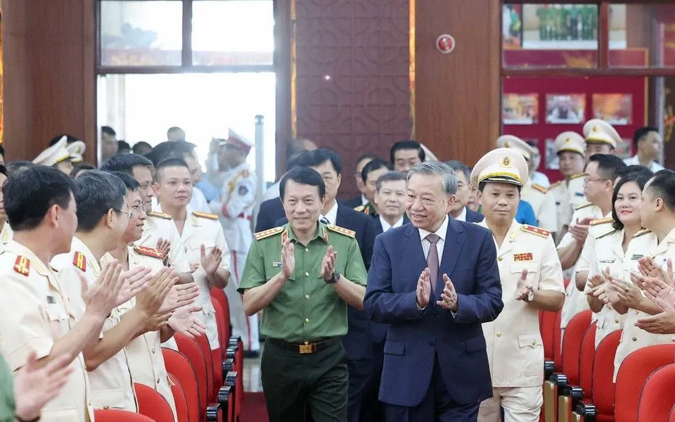 Tổng Bí thư Tô Lâm đến thăm và làm việc với Cục Cảnh sát hình sự, Bộ Công an. (Ảnh: TTXVN) 