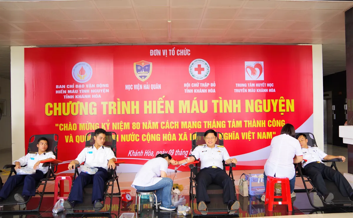 Học viện Hải quân tham gia hiến 520 đơn vị máu tình nguyện năm 2025 - Ảnh 3.
