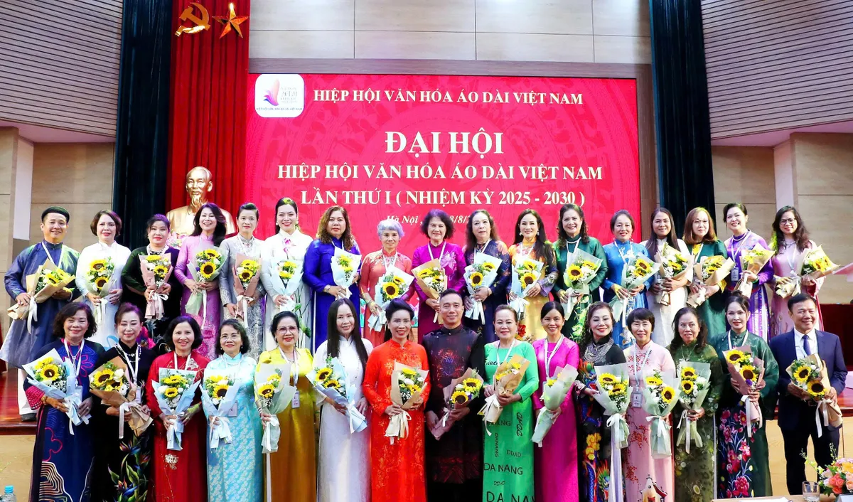 Ra mắt Hiệp hội Văn hóa Áo dài Việt Nam: Tôn vinh, lan tỏa giá trị di sản - Ảnh 4.