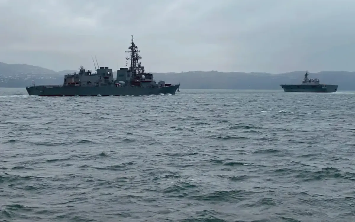 Hai tàu khu trục hạm JS Ise và JS Suzunami của Nhật Bản cập cảng Wellington hôm 8/8 (Ảnh: RNZ)