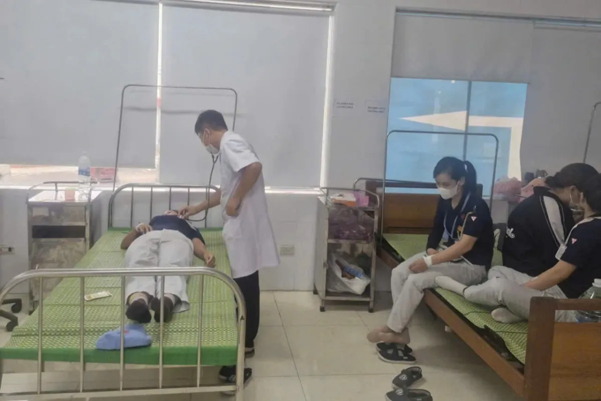 30 công nhân ở Hưng Yên nhập viện nghi ngộ độc thực phẩm sau ăn trưa - Ảnh 1.