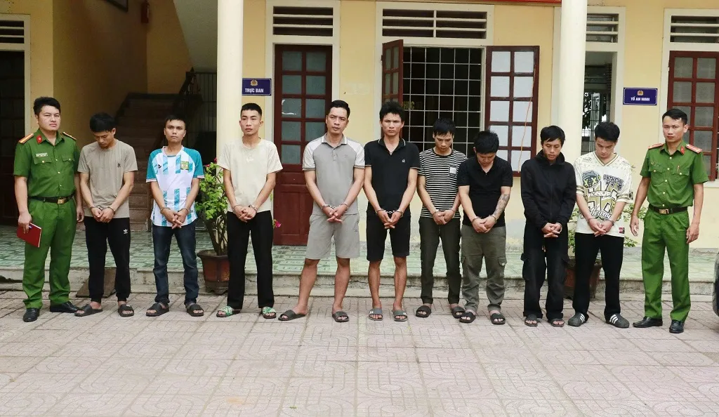 Nghệ An: Triệt xóa tụ điểm của 2 “bạn nghiện” rủ nhau mua bán ma tuý - Ảnh 1.