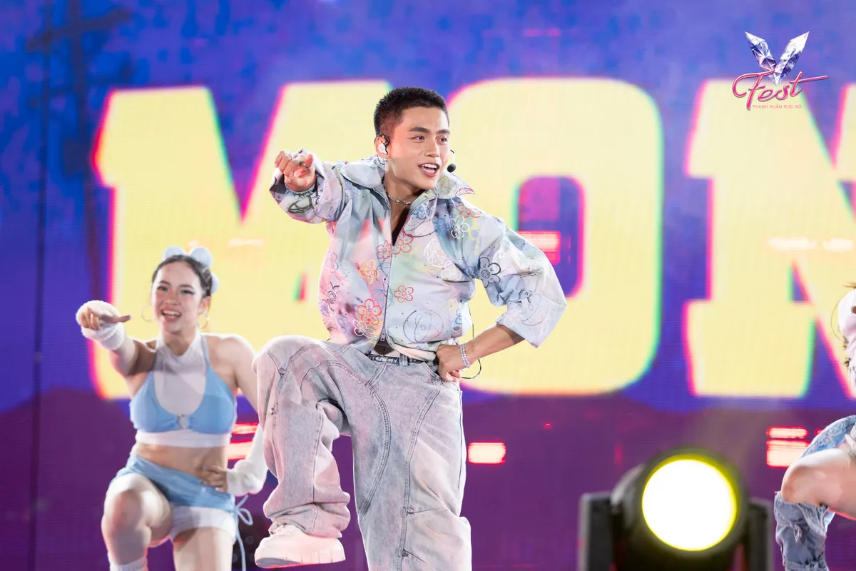 V Fest - Thanh xuân rực rỡ: Khán giả bùng nổ cảm xúc, các nghệ sĩ choáng ngợp - Ảnh 14.