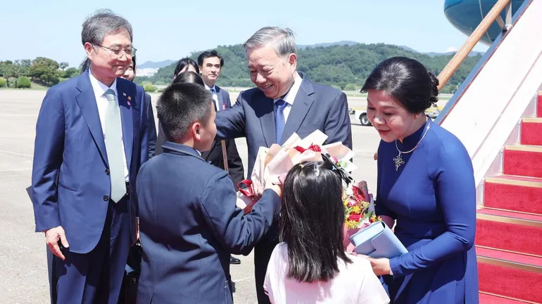 Tổng Bí thư Tô Lâm và Phu nhân bắt đầu thăm cấp Nhà nước Đại Hàn Dân Quốc - Ảnh 1.