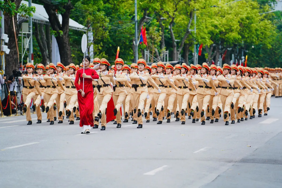 Lực lượng CSGT Thủ đô góp phần bảo đảm thành công “Ngày hội Vì Thủ đô bình yên” - Ảnh 4.