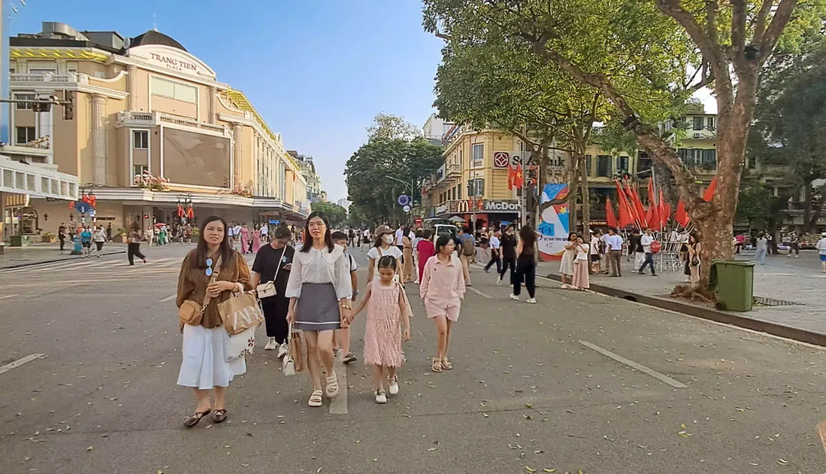 Cao điểm ng&agrave;y Quốc Kh&aacute;nh 2/9: Nhiều kh&aacute;ch sạn tại H&agrave; Nội "ch&aacute;y ph&ograve;ng" - Ảnh 11.