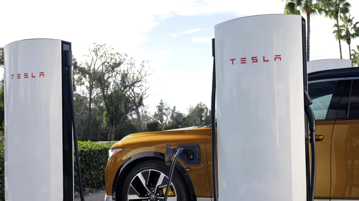 Bắt tay với Tesla, Honda mở rộng mạng lưới sạc xe điện - Ảnh 1.