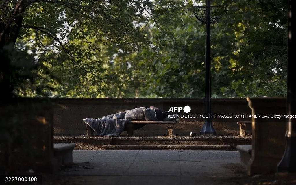 Người vô gia cư ngủ tại công viên Meridian Hill, Washington, D.C., ngày 25/7/2025 (Ảnh: AFP)