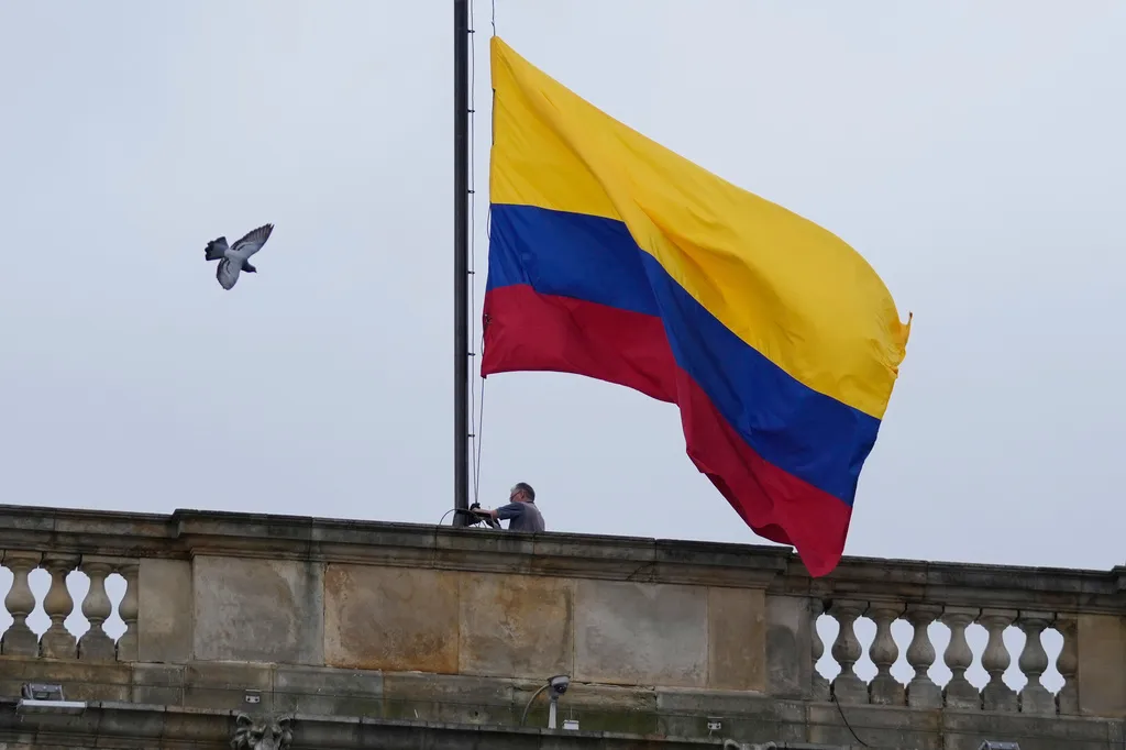 Ứng viên tổng thống Colombia qua đời hai tháng sau vụ bị bắn - Ảnh 1.