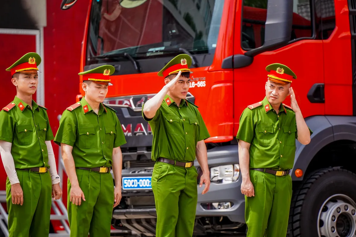 Chiến sĩ quả cảm - Tập 3: Mono gặp sự cố ngạt thở, Phan Mạnh Quỳnh ngất xỉu - Ảnh 1.