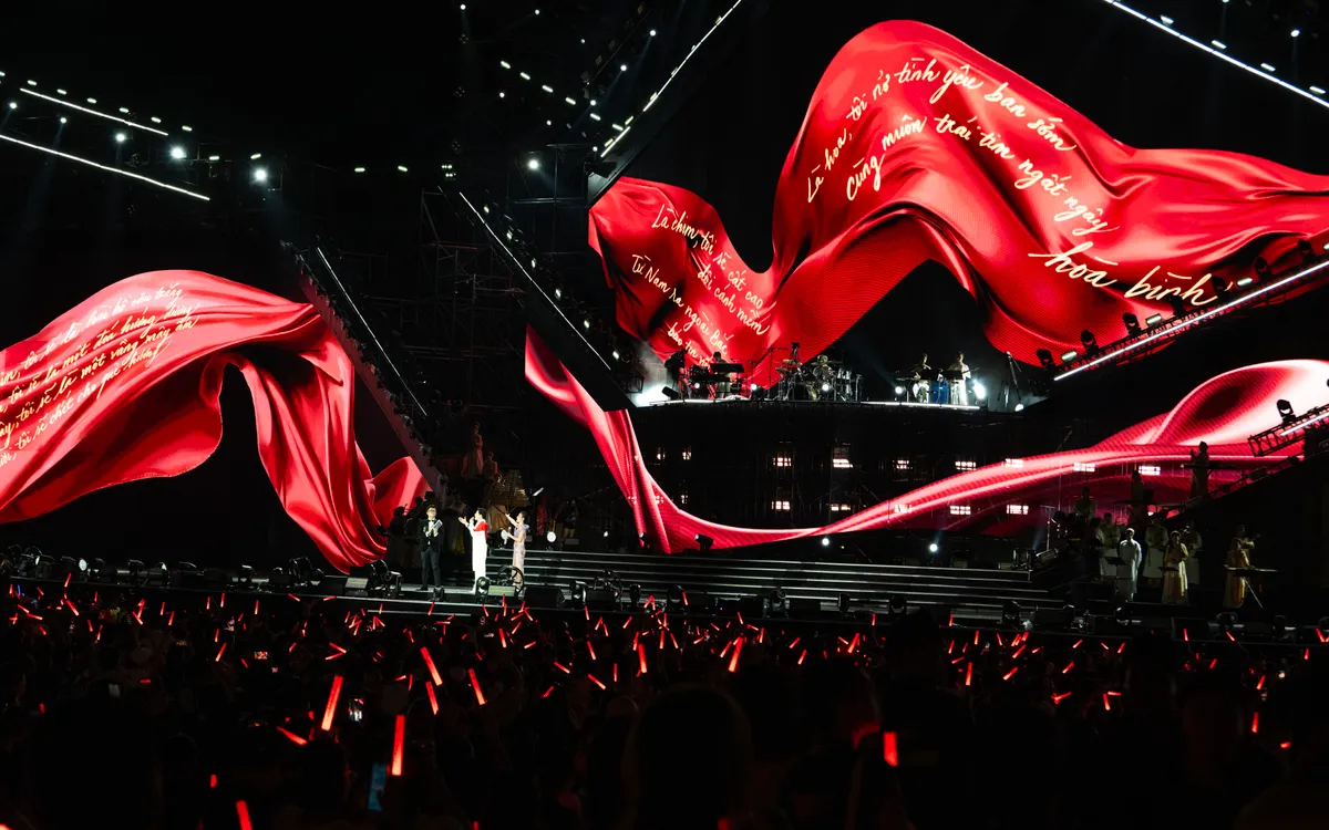 V Concert: Đêm nhạc thổi bùng những cảm xúc mãnh liệt.