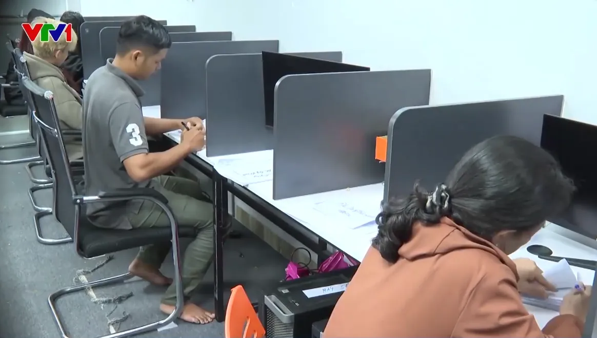 Triệt phá nhóm sử dụng mạng viễn thông lừa đảo chiếm đoạt hơn 50 tỷ đồng- Ảnh 1.