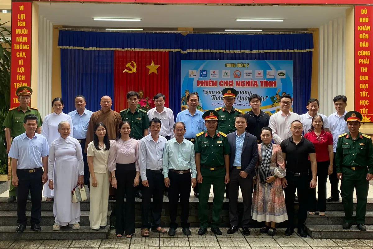 Ấm áp Phiên chợ nghĩa tình tại xã biên giới Tây Ninh- Ảnh 4.