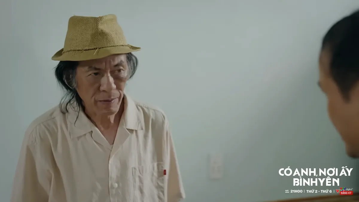 Có anh, nơi ấy bình yên - Tập 9: Ông Thắng bị cường dụ dỗ làm hàng giả - Ảnh 1.