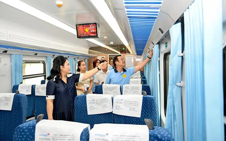 Tuyến Hà Nội - Đồng Hới (Quảng Trị) là một trong 6 cung đường sắt đẹp nhất thế giới. (Ảnh: Báo Tin tức) Tuyến Hà Nội - Đồng Hới (Quảng Trị) là một trong 6 cung đường sắt đẹp nhất thế giới. (Ảnh: Báo Tin tức)