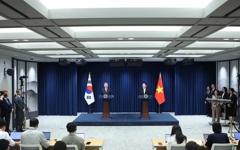 Tổng Bí thư Tô Lâm và Tổng thống Hàn Quốc Lee Jae Myung gặp gỡ báo chí. (Ảnh: TTXVN) 