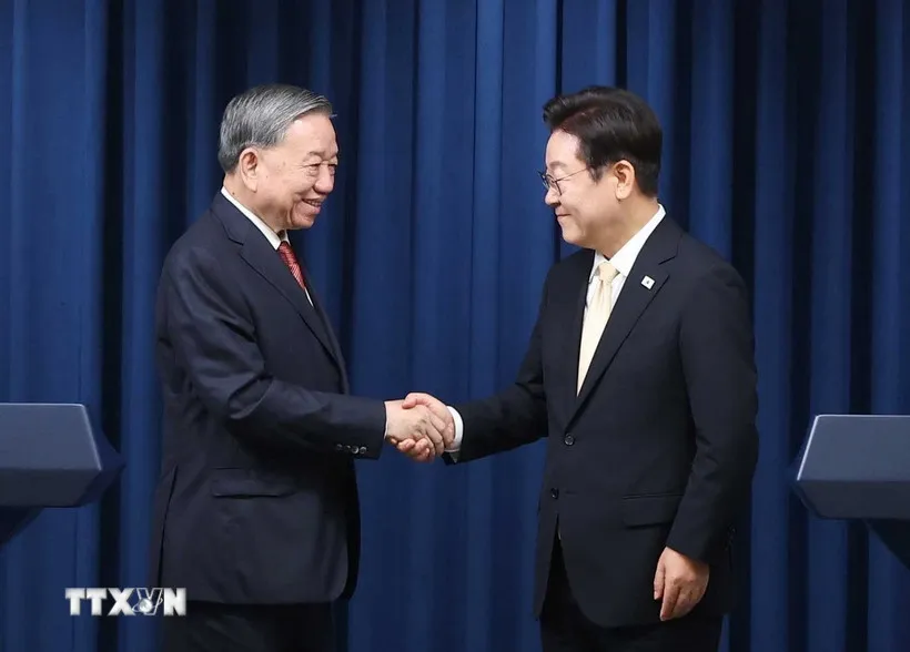 Tổng Bí thư Tô Lâm và Tổng thống Hàn Quốc Lee Jae Myung tại buổi gặp gỡ báo chí. (Ảnh: TTXVN) Tổng Bí thư Tô Lâm và Tổng thống Hàn Quốc Lee Jae Myung tại buổi gặp gỡ báo chí. (Ảnh: TTXVN)
