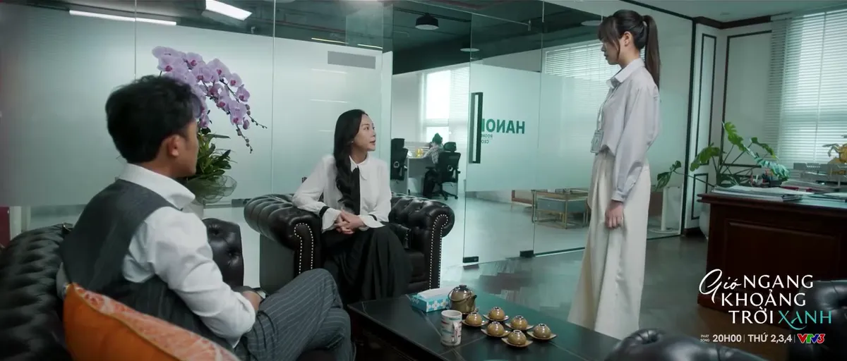 Gió ngang khoảng trời xanh - Tập 1: Mỹ Anh (Phương Oanh) dằn mặt nữ nhân viên trong phòng làm việc của chồng - Ảnh 3.