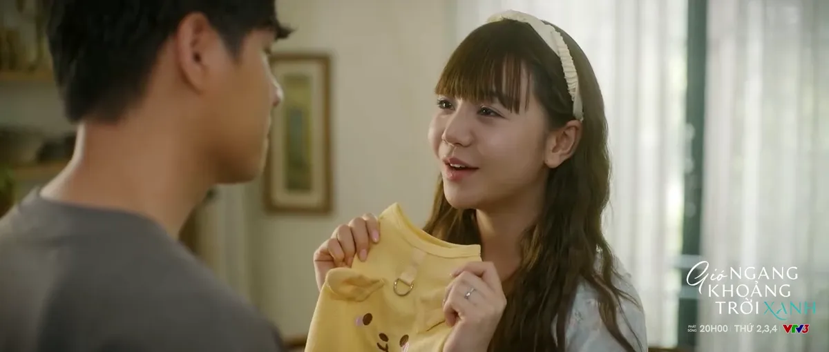 Gió ngang khoảng trời xanh - Tập 1: Mỹ Anh (Phương Oanh) dằn mặt nữ nhân viên trong phòng làm việc của chồng - Ảnh 2.