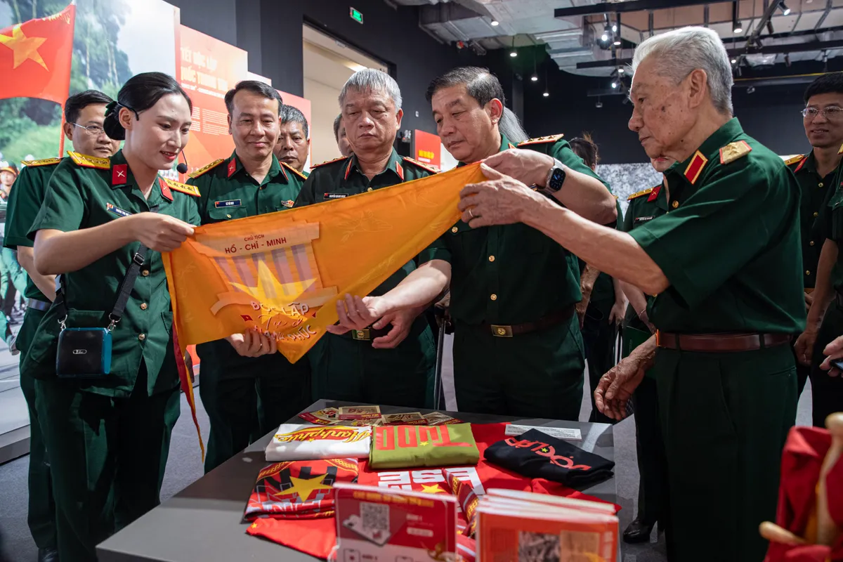 “Giữ trọn lời thề độc lập” và những hiện vật thiêng liêng - Ảnh 1.