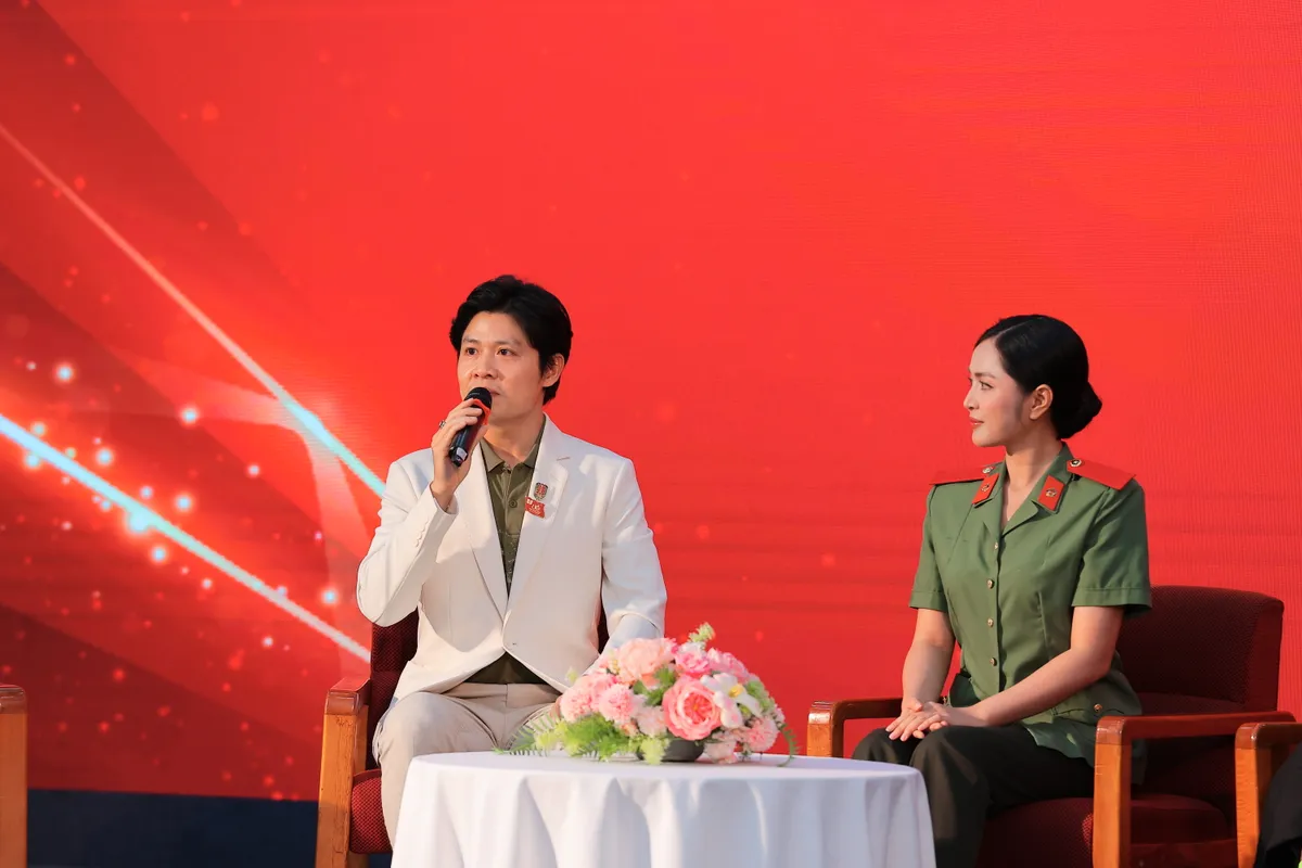 Ca sĩ Duyên Quỳnh ra mắt ca khúc tri ân lực lượng Công an nhân dân - Ảnh 1.