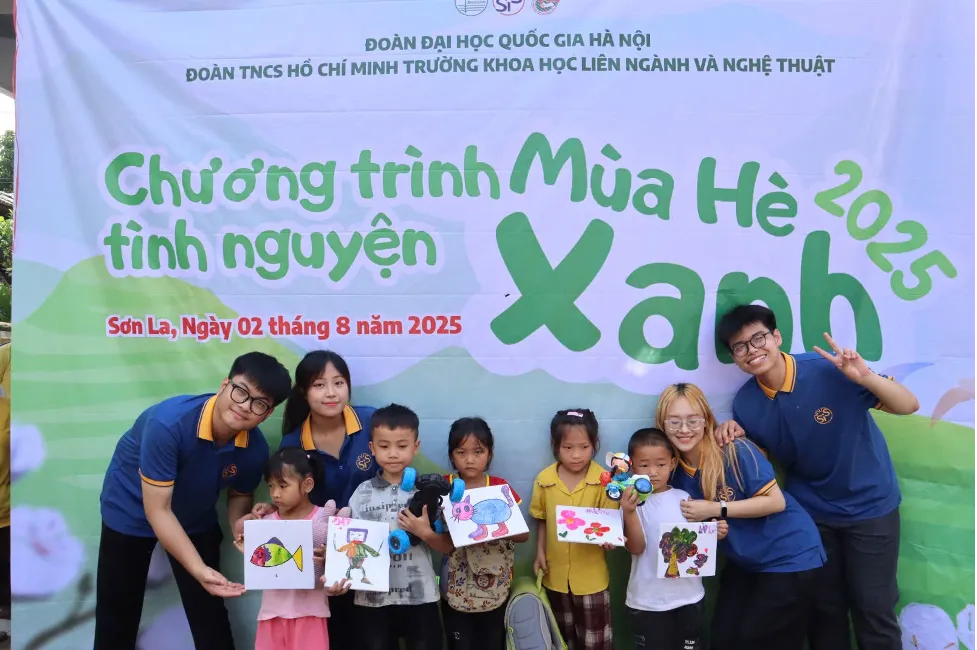 Tuổi trẻ Đại học Quốc gia Hà Nội chia sẻ yêu thương tại bản làng vùng cao- Ảnh 3.